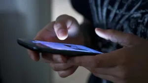 2026 ve Ötesi: Akıllı Telefonlarda RAM İhtiyacı Neden 12 GB’ı Aştı ve Yapay Zeka Çağı Neleri Değiştiriyor?